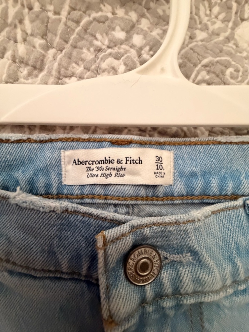 Abercrombie & Fitch 90s Straight Ultra High Rise Light Blue Jeans - Picture 2 of 4